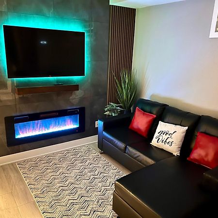 Niagara Getaway Across Fallsview Bagian luar foto