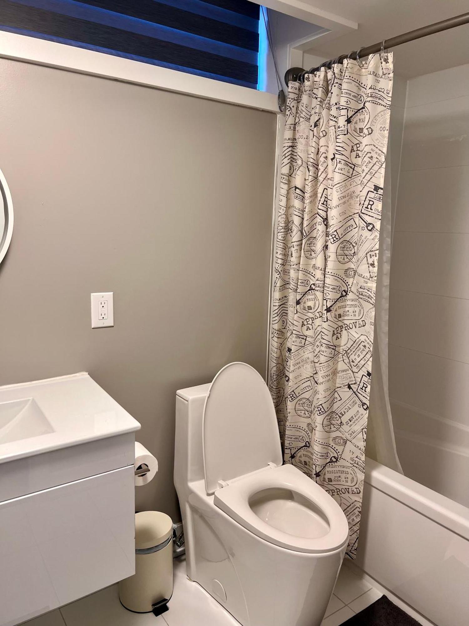 Niagara Getaway Across Fallsview Bagian luar foto