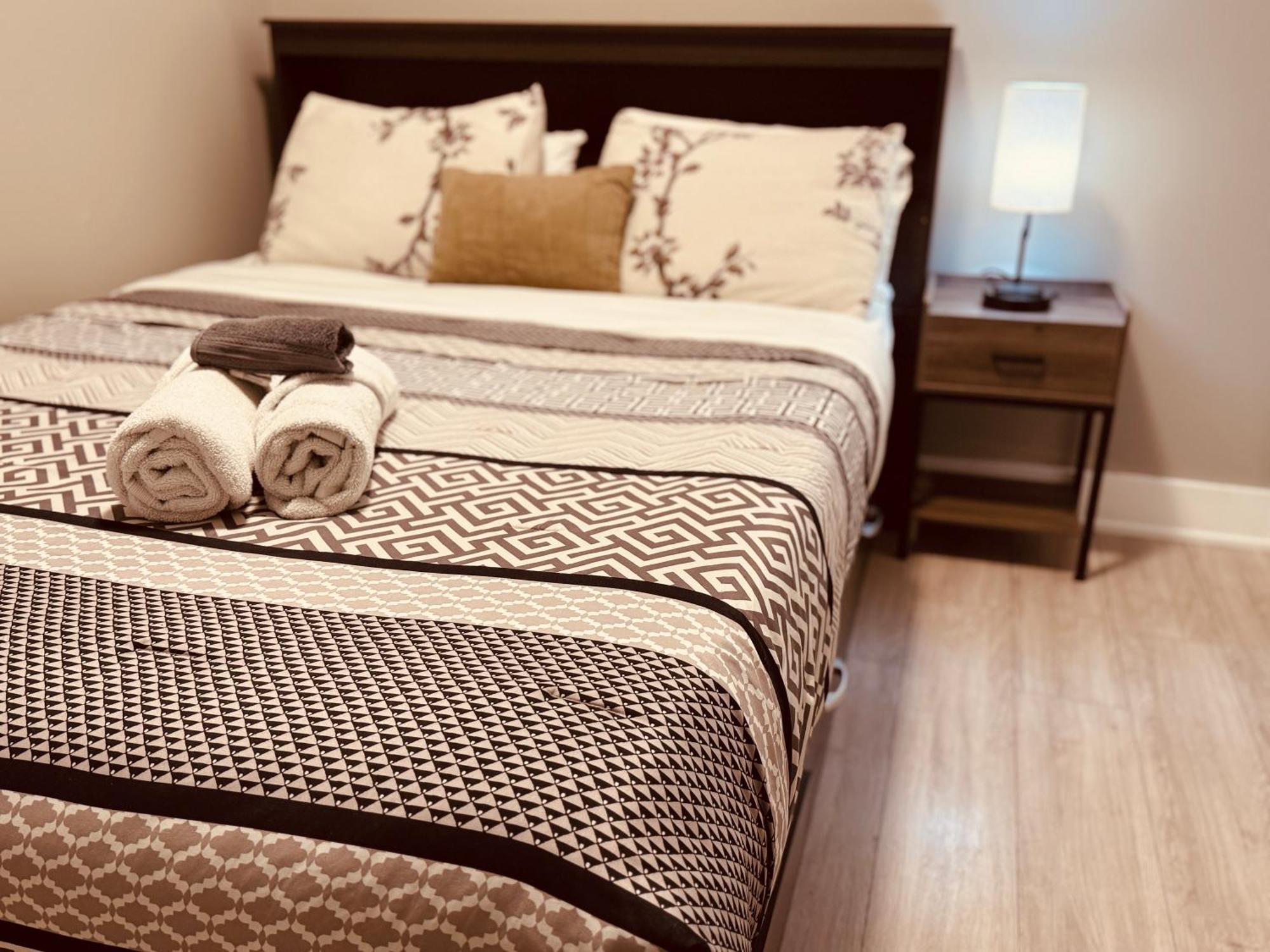 Niagara Getaway Across Fallsview Bagian luar foto
